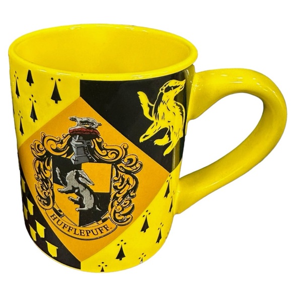 Silver Buffalo Harry Potter Hufflepuff Crest Ceramic Coffee Cup Mug 14oz Yellow - Picture 4 of 8